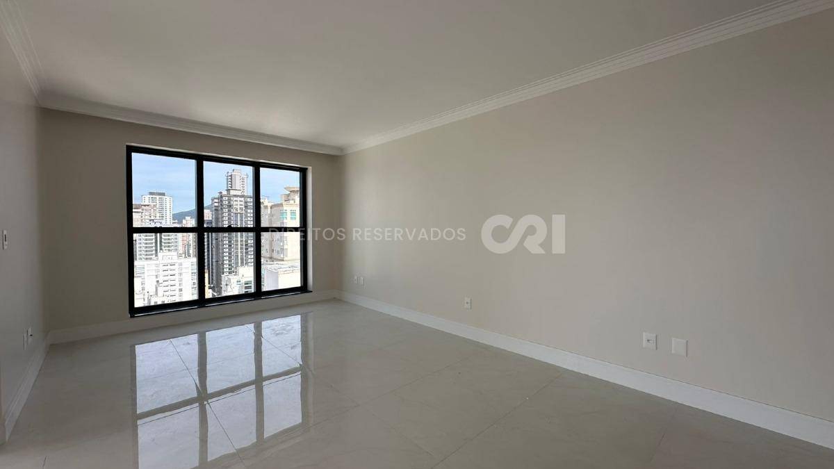 Apartamento com 4 Suítes no Edifício Berilo Palace na Meia Praia em Itapema