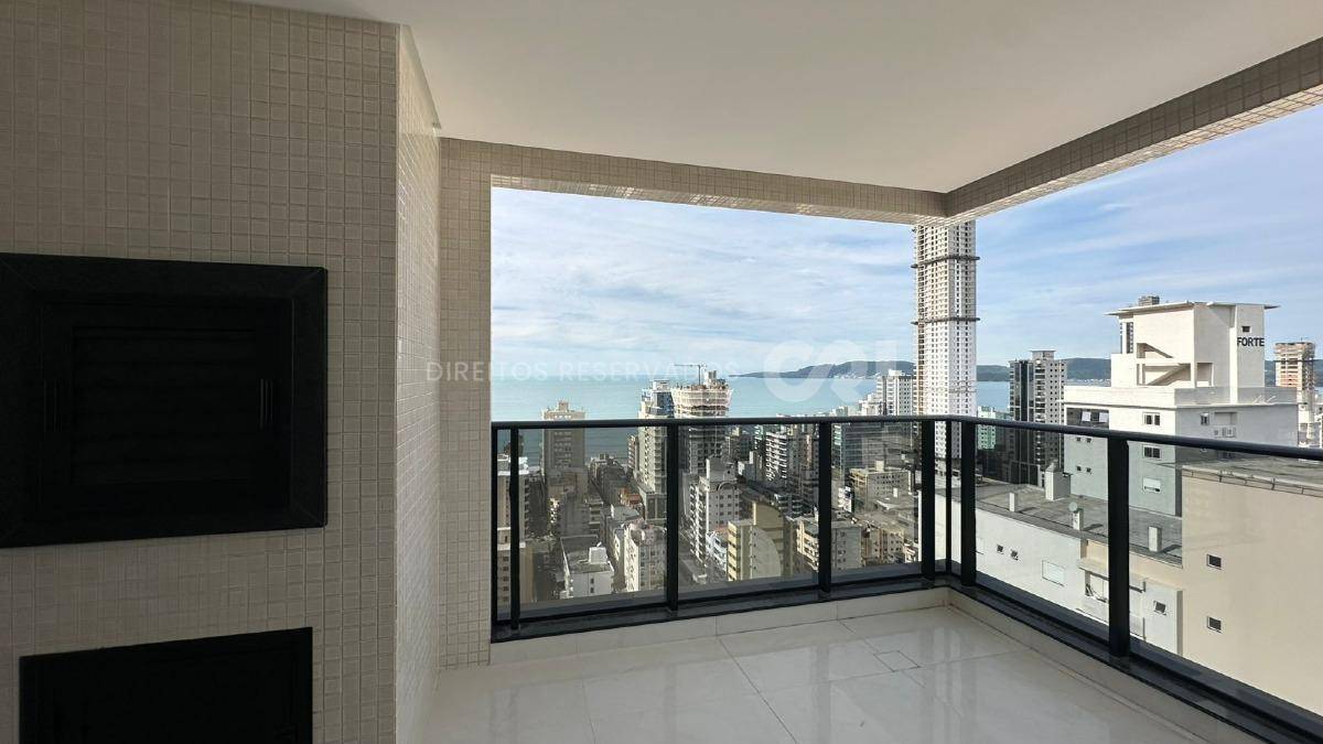 Apartamento com 4 Suítes no Edifício Berilo Palace na Meia Praia em Itapema