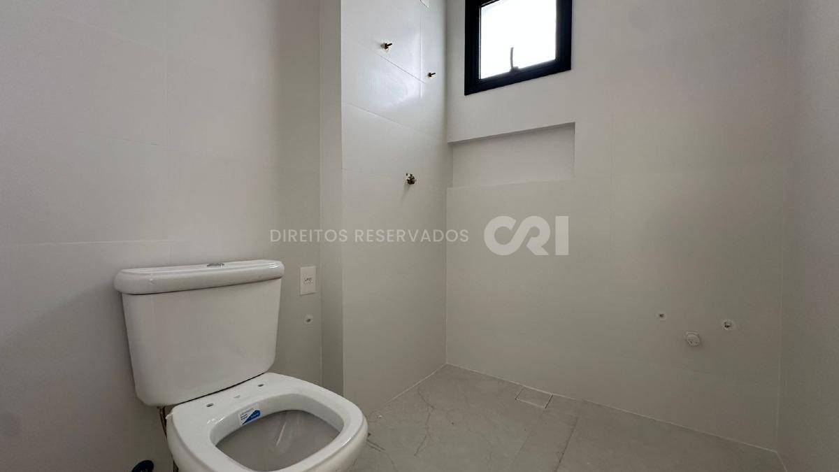 Apartamento com 4 Suítes no Edifício Berilo Palace na Meia Praia em Itapema