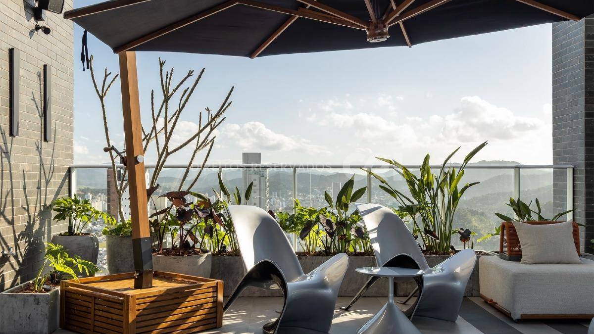 Cobertura com 4 suítes no Edifício Timeless no Centro em Balneário Camboriú