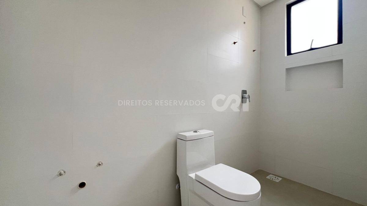 Apartamento com 3 suítes do edifício Vessel Residence na Meia Praia em Itapema
