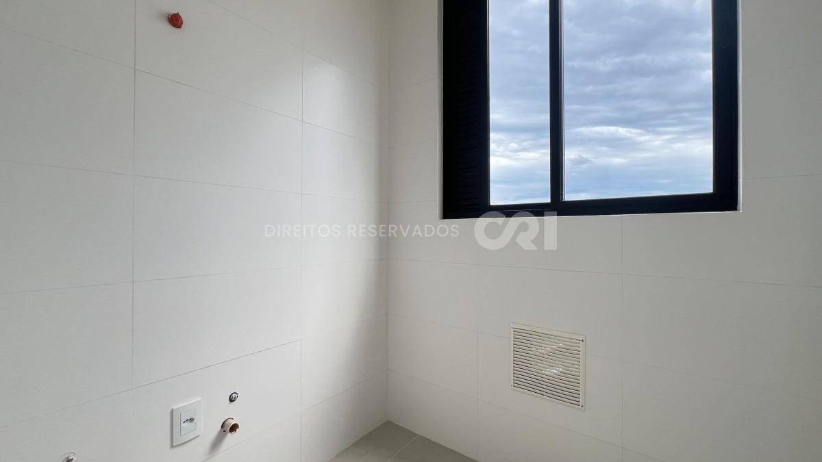Apartamento com 3 suítes do edifício Vessel Residence na Meia Praia em Itapema