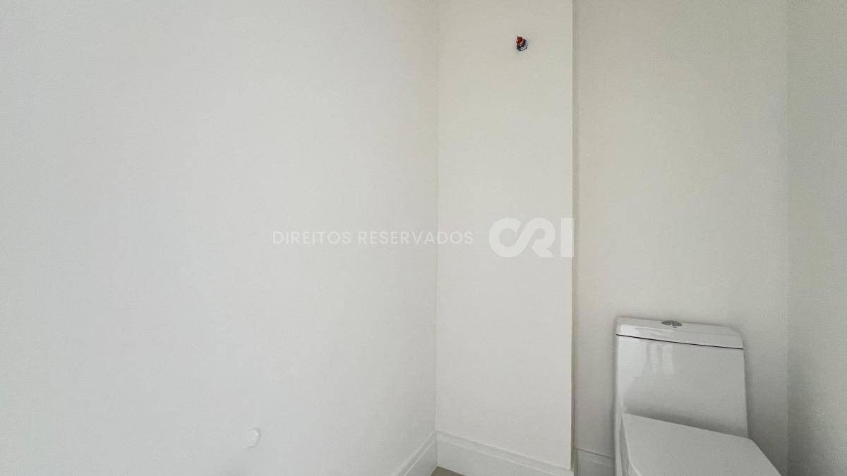 Apartamento com 3 suítes do edifício Vessel Residence na Meia Praia em Itapema