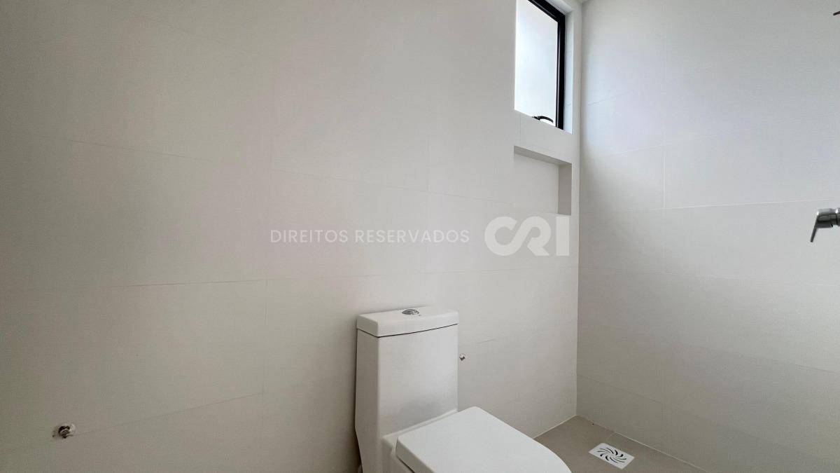 Apartamento com 3 suítes do edifício Vessel Residence na Meia Praia em Itapema