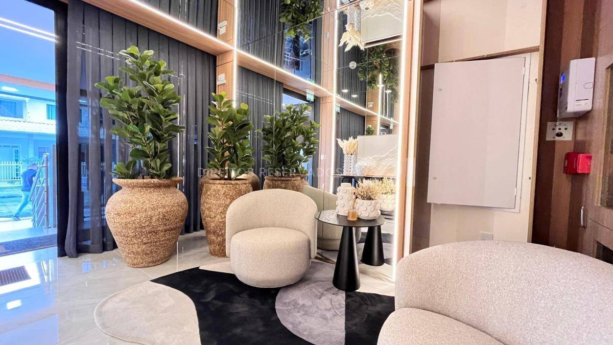 Apartamento com 3 suítes do edifício Vessel Residence na Meia Praia em Itapema