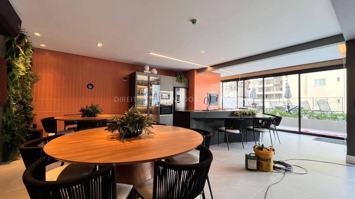 Apartamento com 3 suítes do edifício Vessel Residence na Meia Praia em Itapema