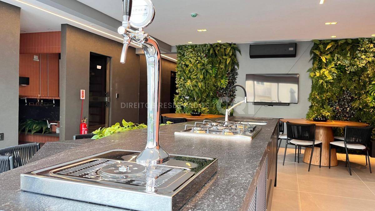 Apartamento com 3 suítes do edifício Vessel Residence na Meia Praia em Itapema