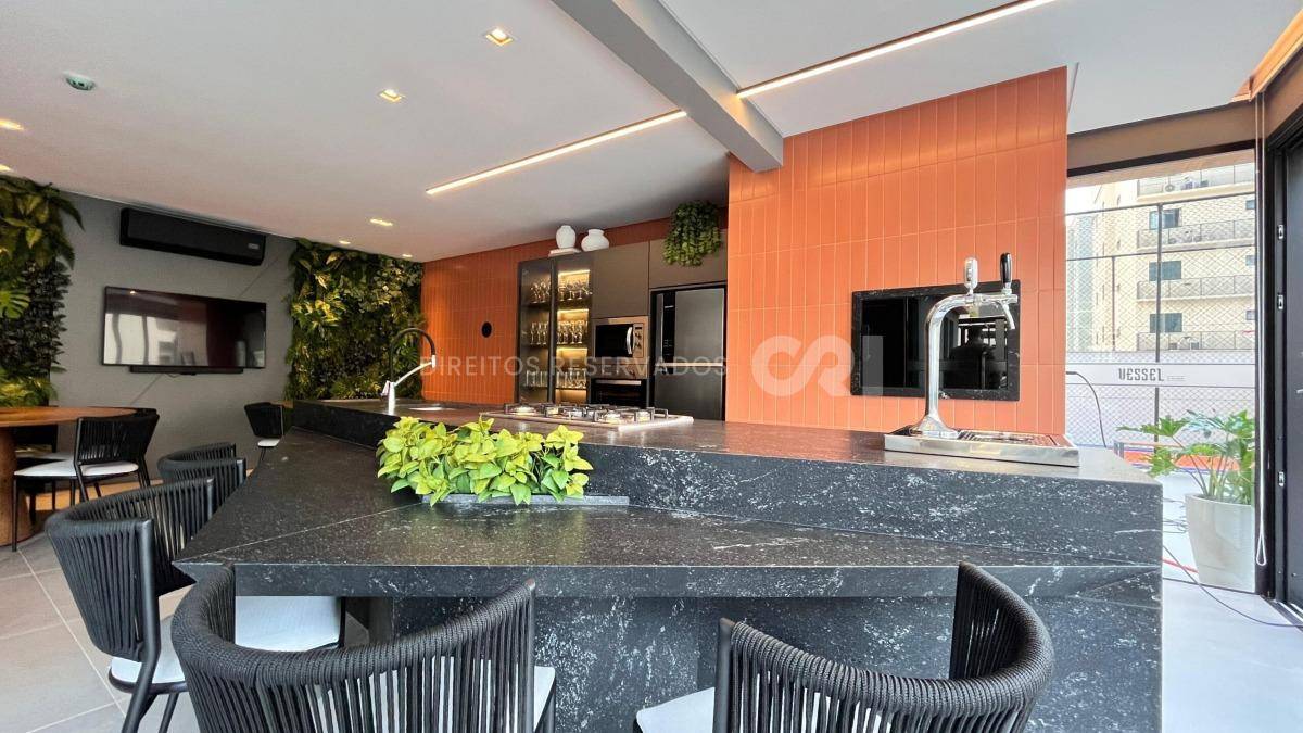 Apartamento com 3 suítes do edifício Vessel Residence na Meia Praia em Itapema