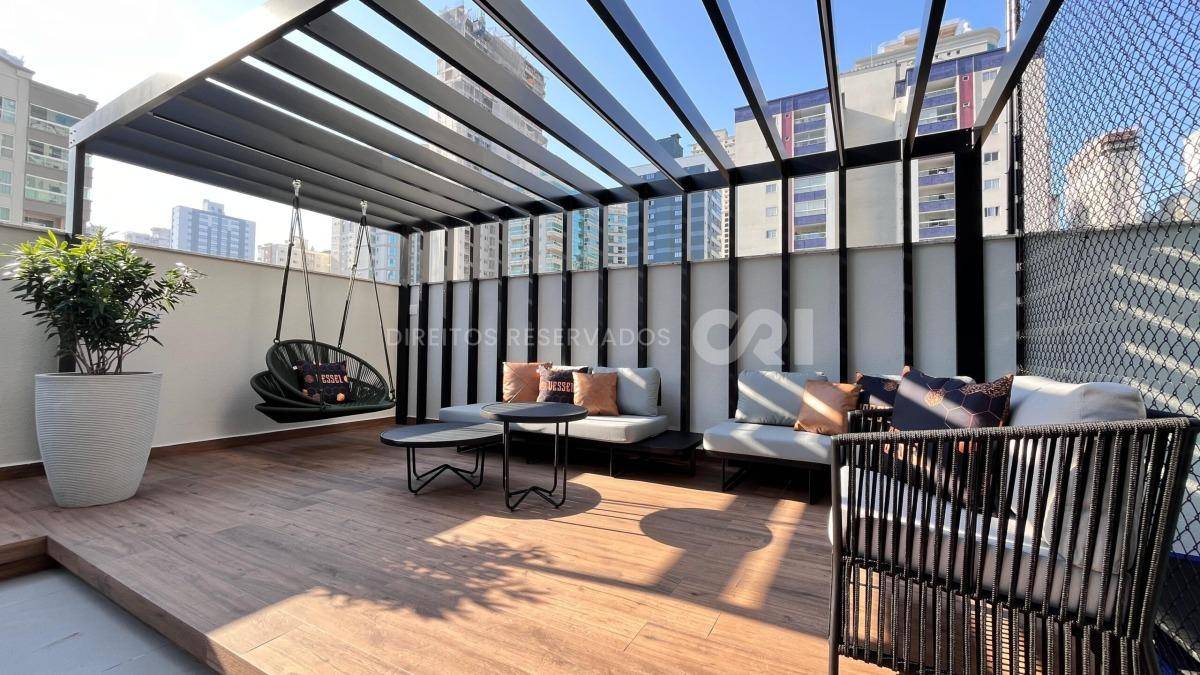 Apartamento com 3 suítes do edifício Vessel Residence na Meia Praia em Itapema