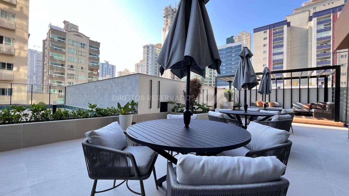 Apartamento com 3 suítes do edifício Vessel Residence na Meia Praia em Itapema