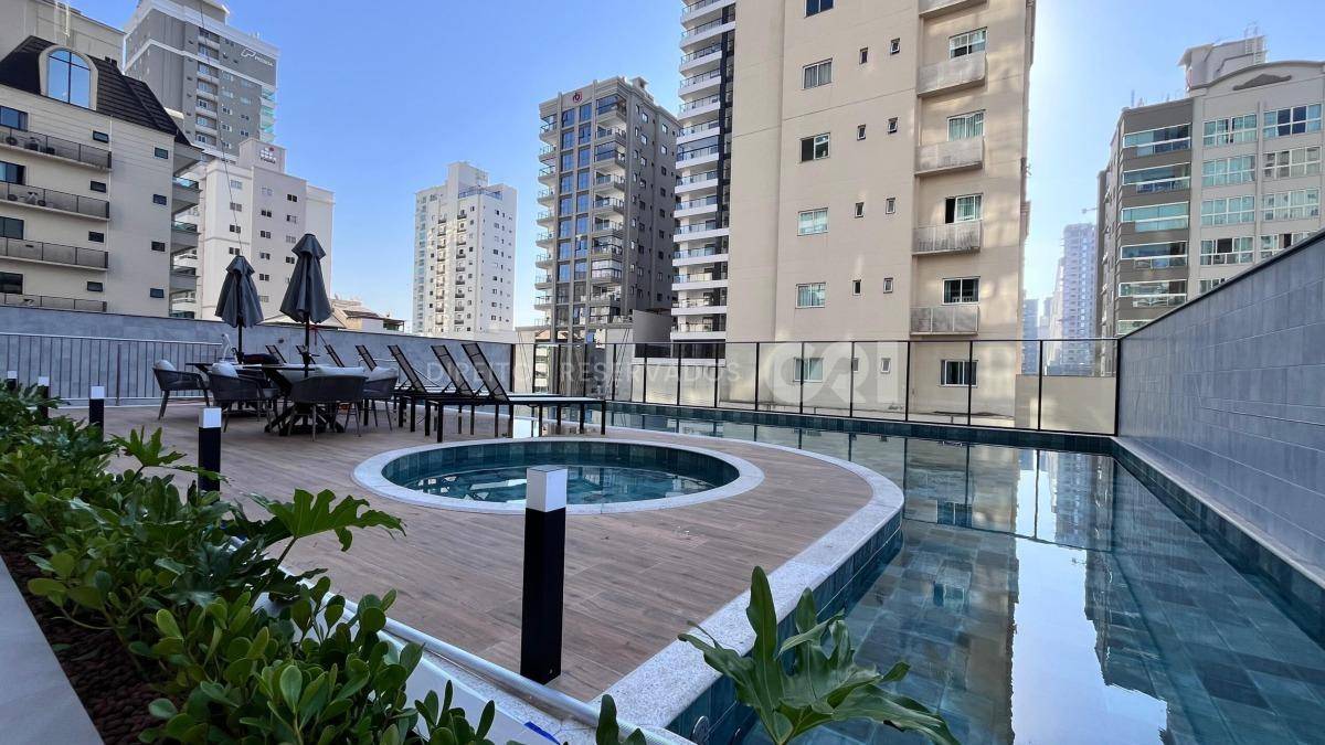 Apartamento com 3 suítes do edifício Vessel Residence na Meia Praia em Itapema