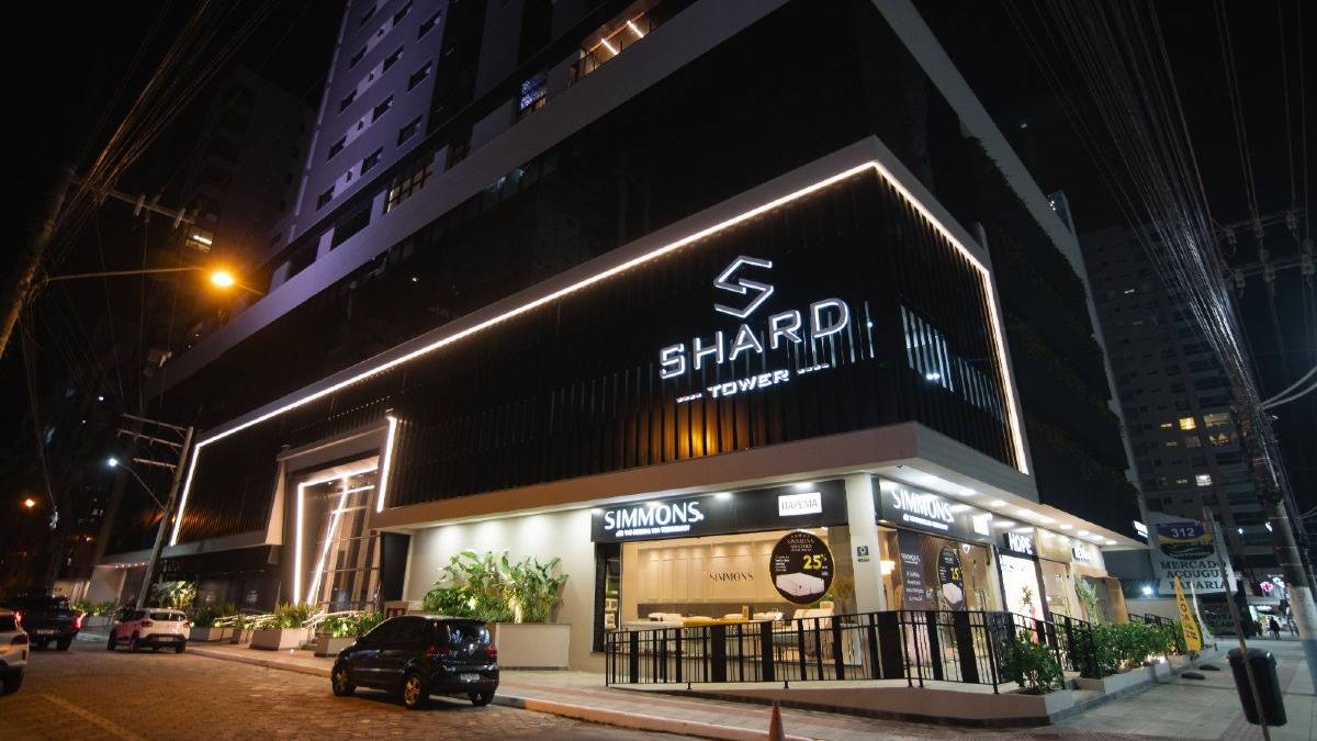 Apartamento com 4 Suítes na Shard Tower em Meia Praia, Itapema