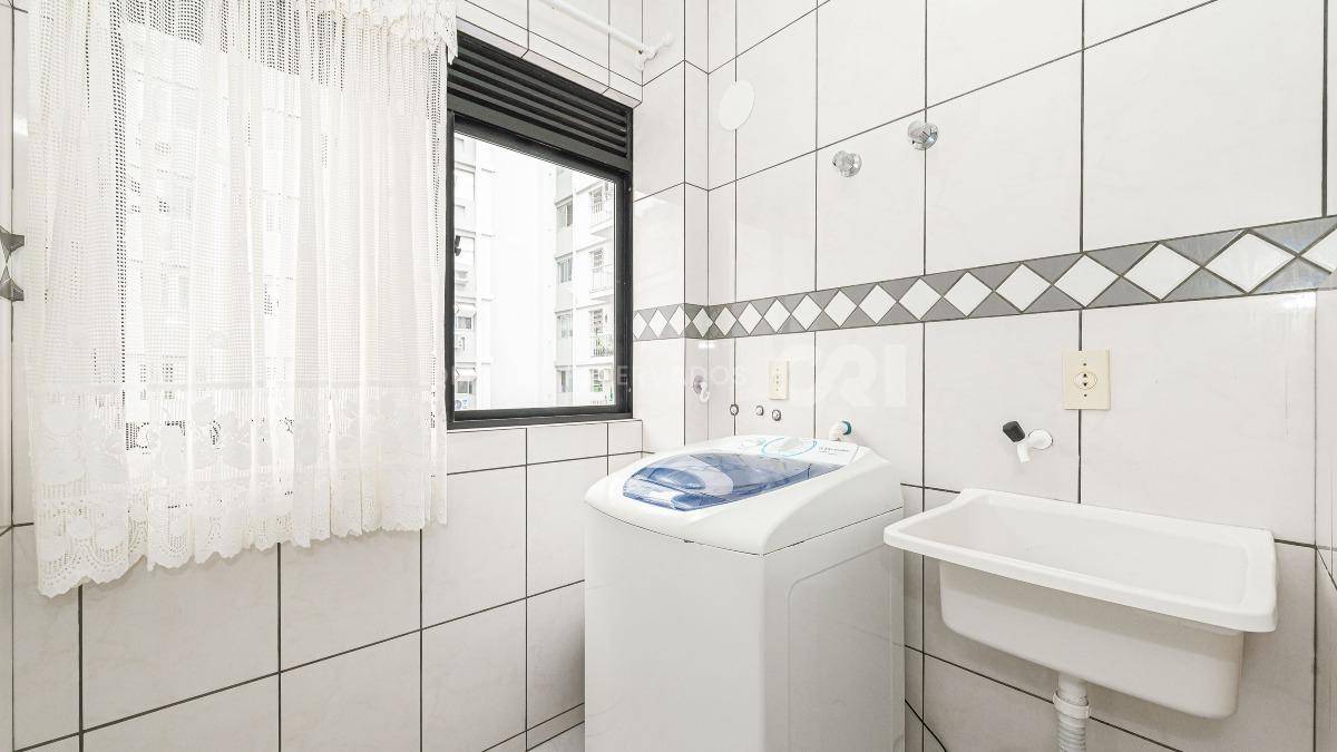 Apartamento Mobiliado com 2 Dormitórios no Edifício Michigan, Barra Norte, Balneário Camboriú