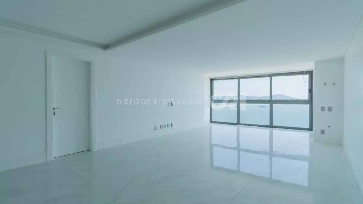 Apartamento com 4 Suítes no Edifício Pharos Frente Mar em Balneário Camboriú