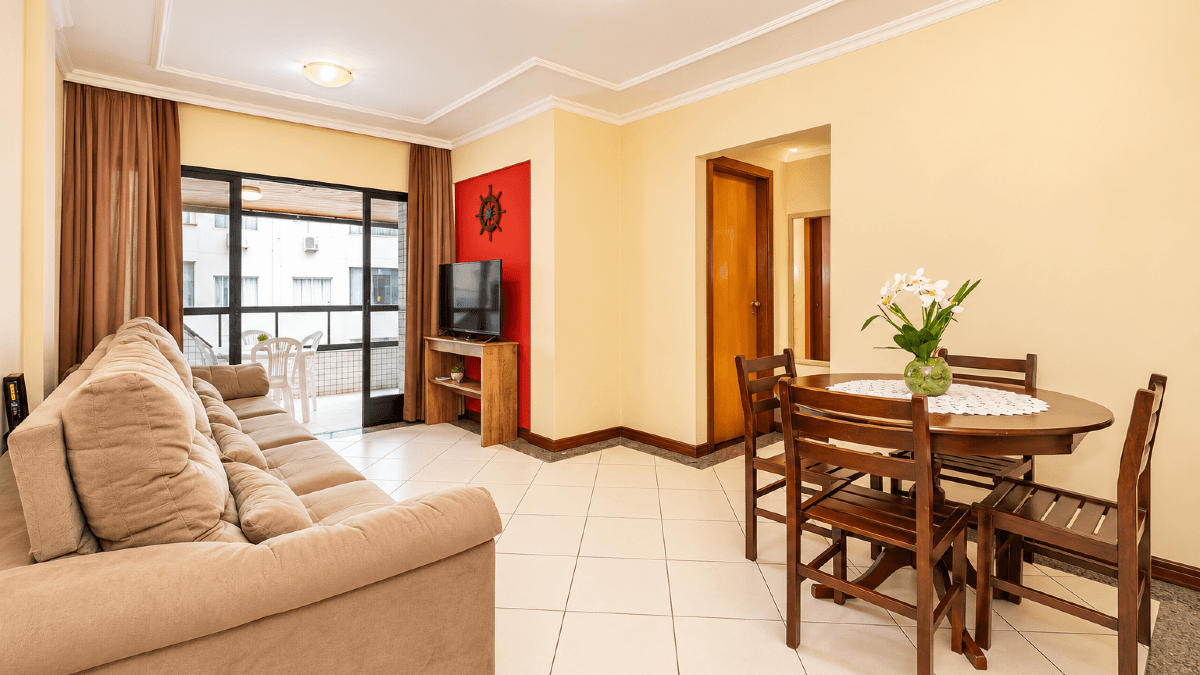 Apartamento Mobiliado com 2 Dormitórios no Edifício Michigan, Barra Norte, Balneário Camboriú