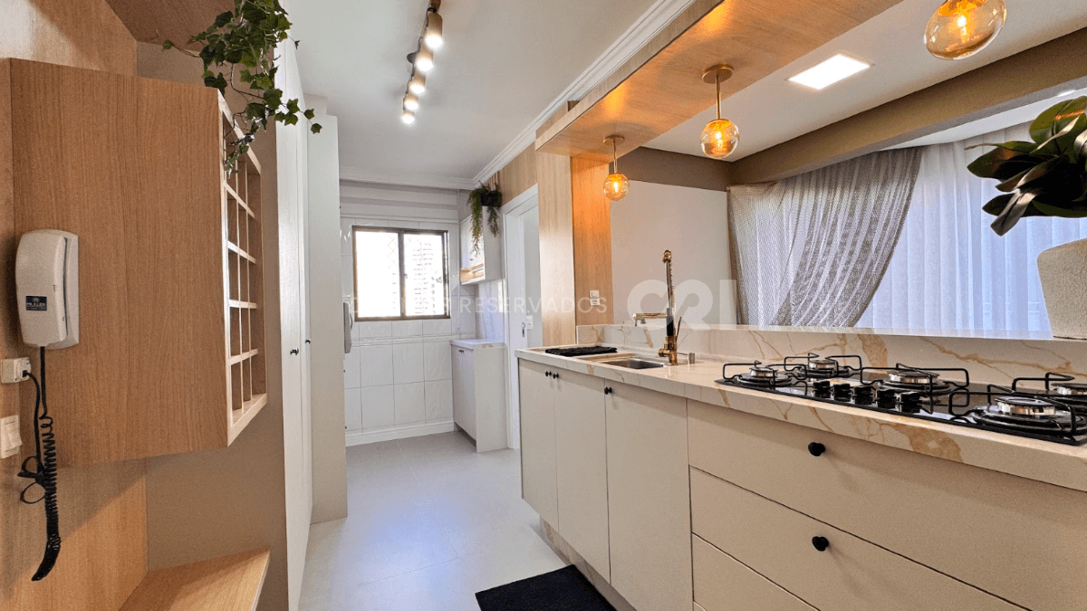 Apartamento Mobiliado com 3 Quartos no Edifício Costa do Sol, Centro de Balneário Camboriú
