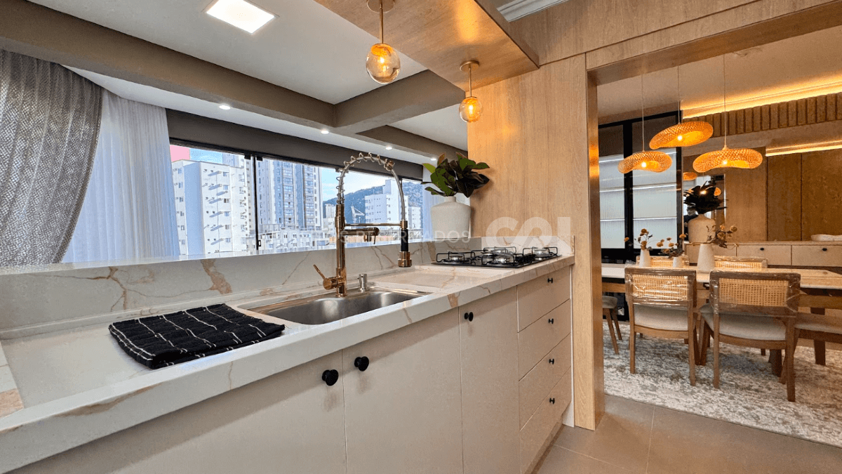 Apartamento Mobiliado com 3 Quartos no Edifício Costa do Sol, Centro de Balneário Camboriú