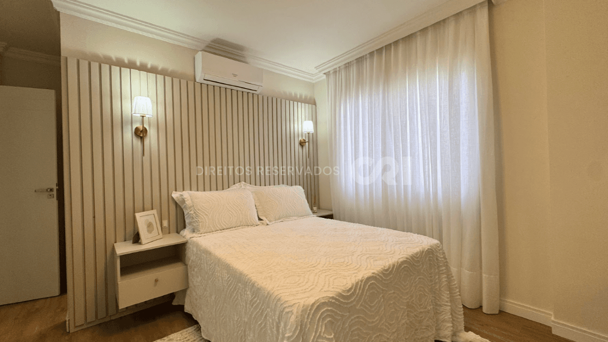 Apartamento Mobiliado com 3 Quartos no Edifício Costa do Sol, Centro de Balneário Camboriú