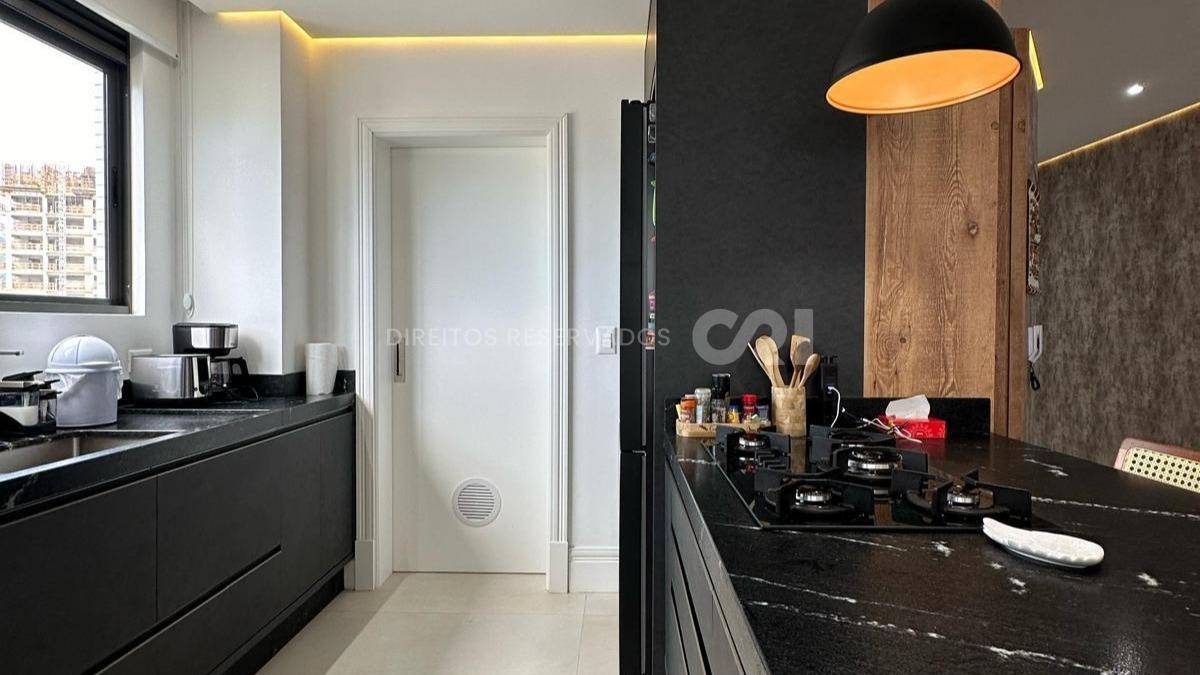 Apartamento com 3 Suítes no Marina View Residence no Canto da Praia em Itapema