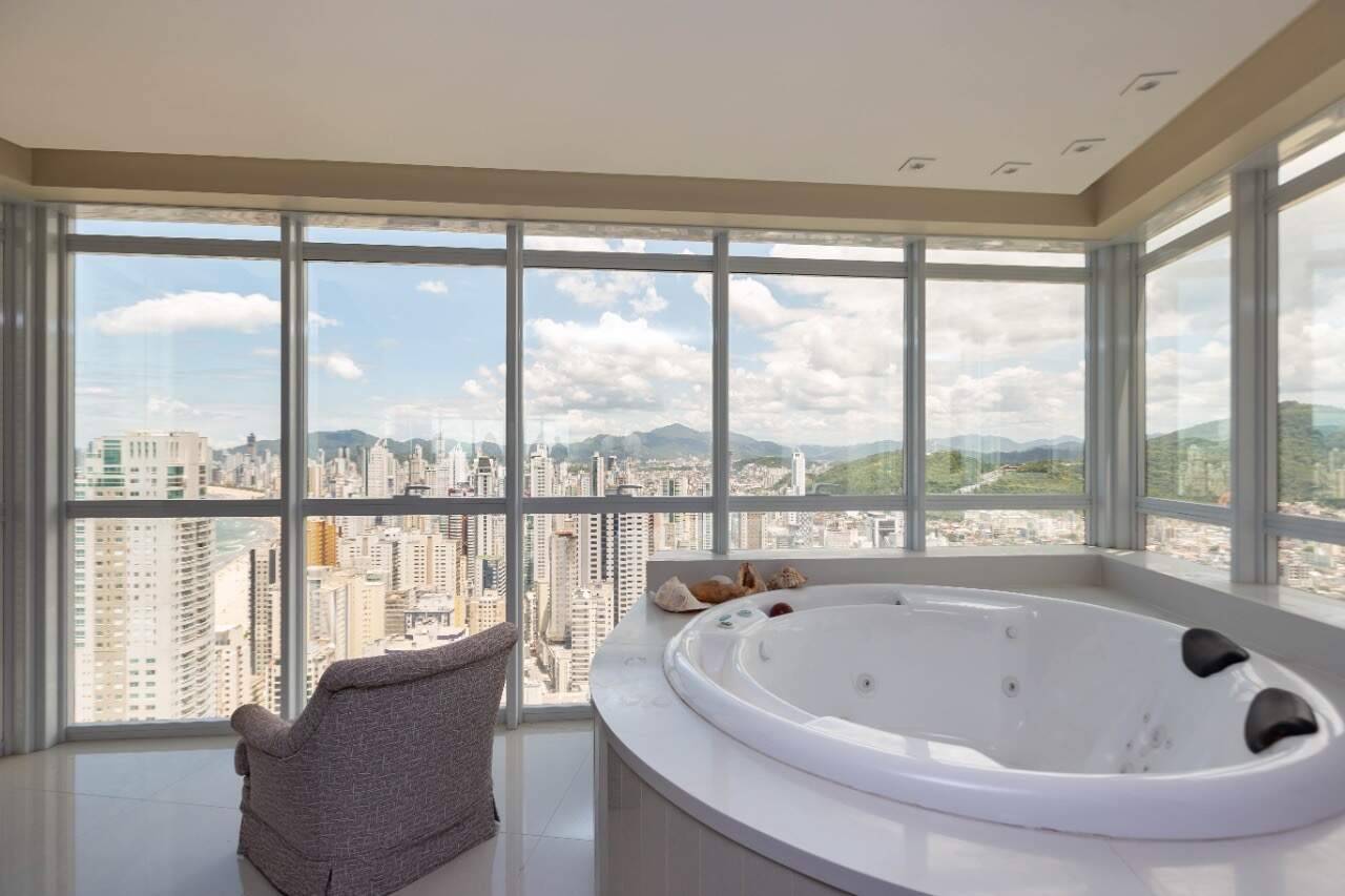Foto do imóvel Apartamento no Alameda Jardins em Balneário Camboriú – 228m², 4 suítes e lazer completo