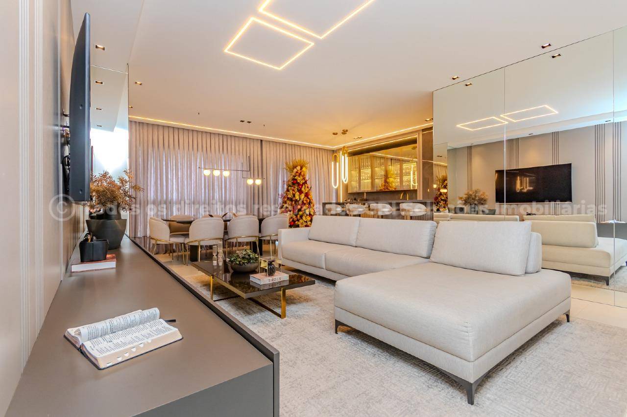 Apartamento mobiliado com 4 suítes no Royal Tower no Centro em Balneário Camboriú
