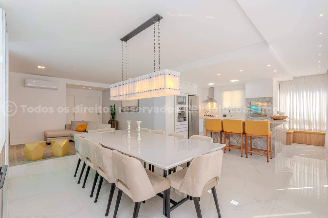 Apartamento com 4 suítes 197m² no Beach Village na Meia Praia em Itapema