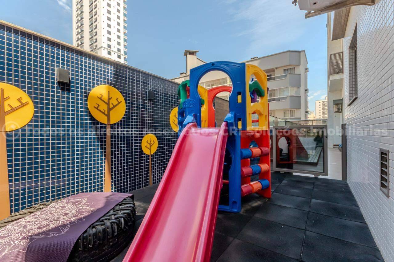 Foto do imóvel Apartamento no Edifício Beach Village Residence com 04 suítes em Meia Praia, Itapema/SC.