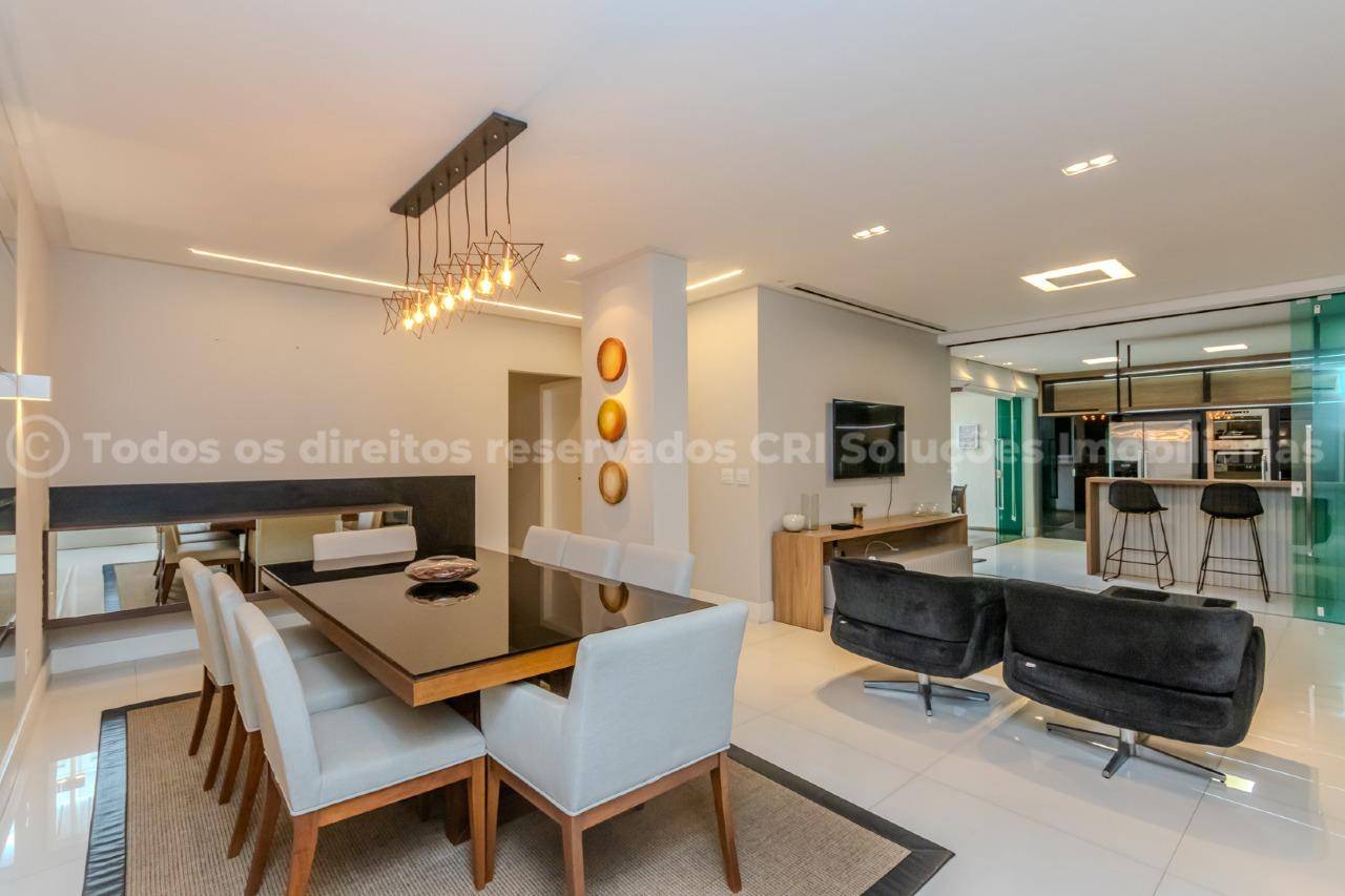 Apartamento com 3 Dormitórios no Chateau de Versailles no Centro de Balneário Camboriú