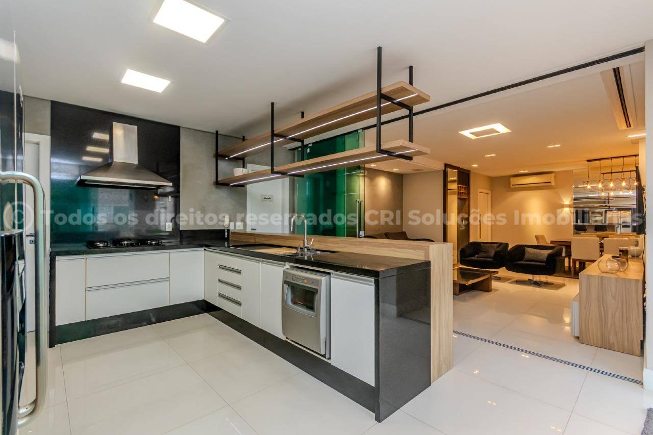 Foto do imóvel Apartamento com 3 Dormitórios no Chateau de Versailles no Centro de Balneário Camboriú