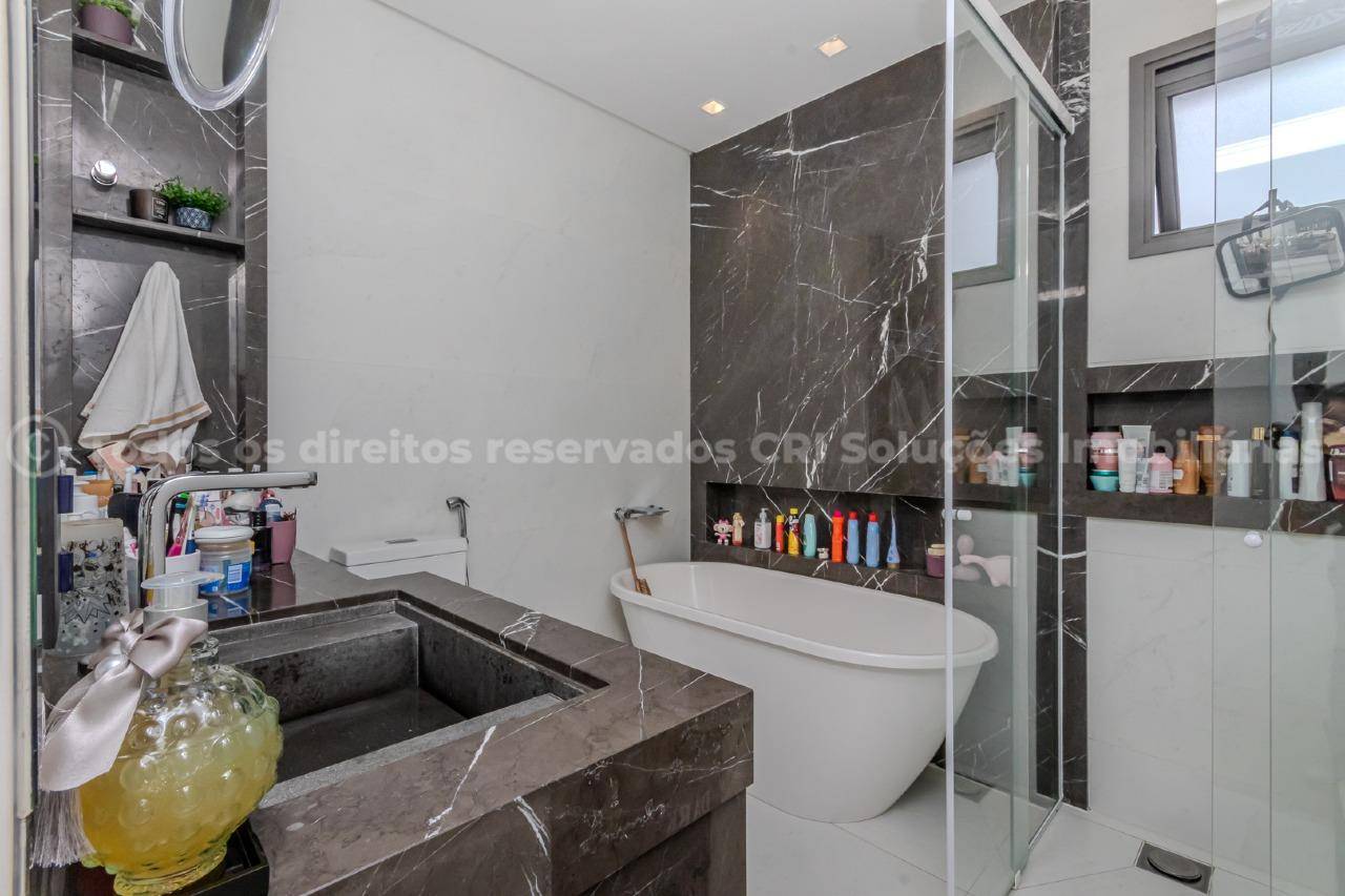 Foto do imóvel Apartamento 4 Suítes no Edifício Royal Tower Balneário Camboriú