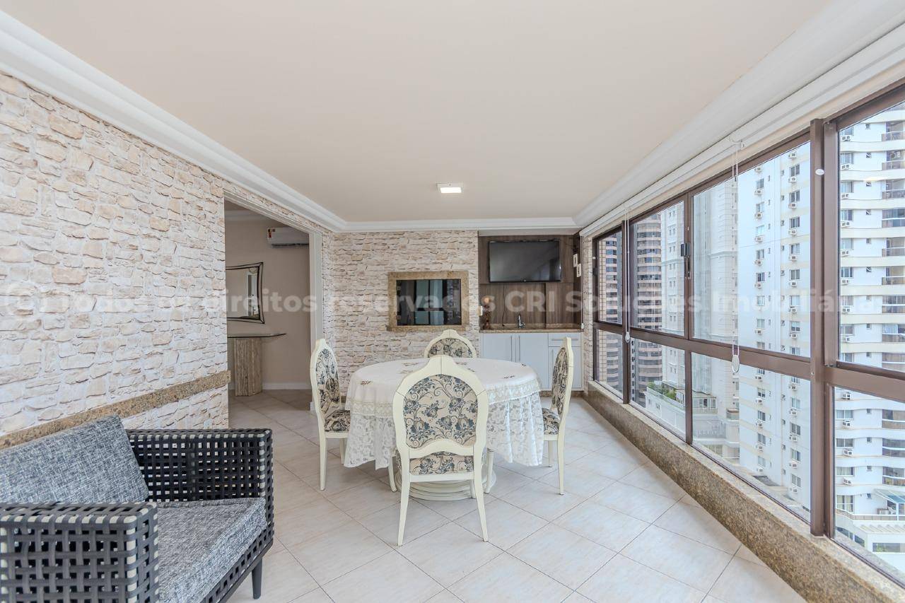 Foto do imóvel Apartamento Vista Mar Mobiliado á venda com 04 dormitórios no Edifício Solar Grimaldi em Balneário Camboriú