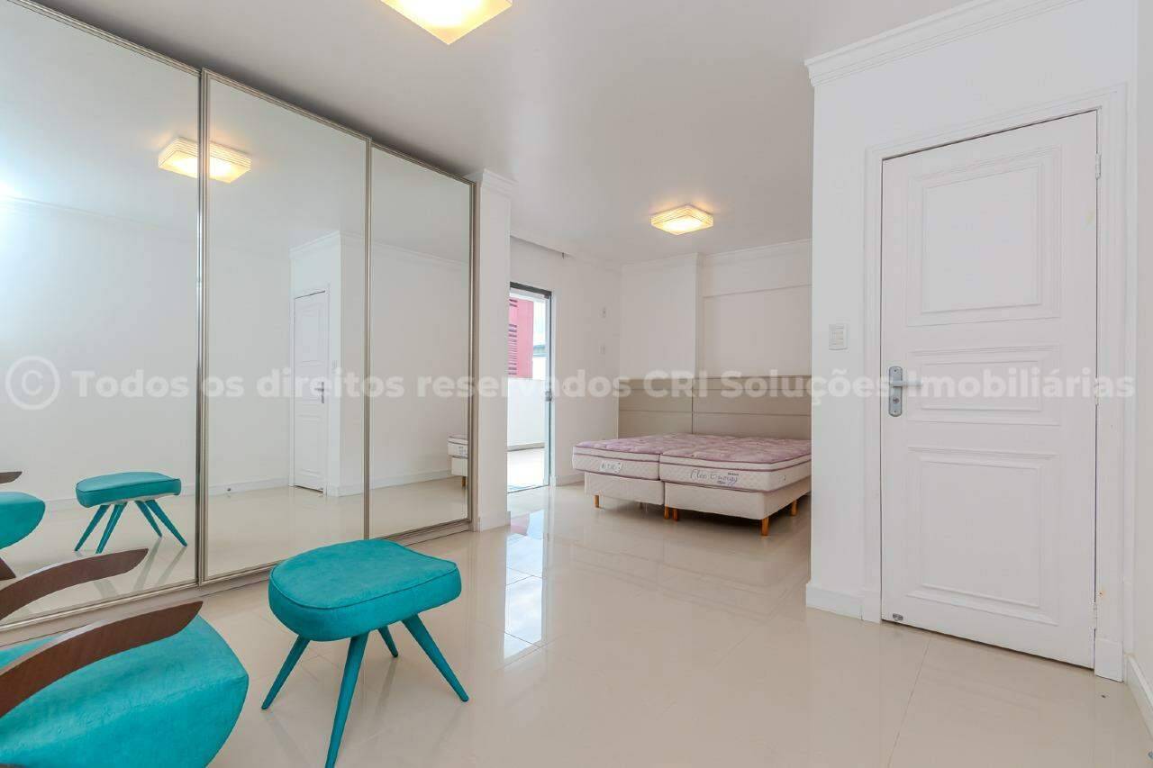 Foto do imóvel Apartamento Mobiliado Vista Mar á venda com 03 dormitórios no Edifício Torre de San Francisco na Barra Sul
