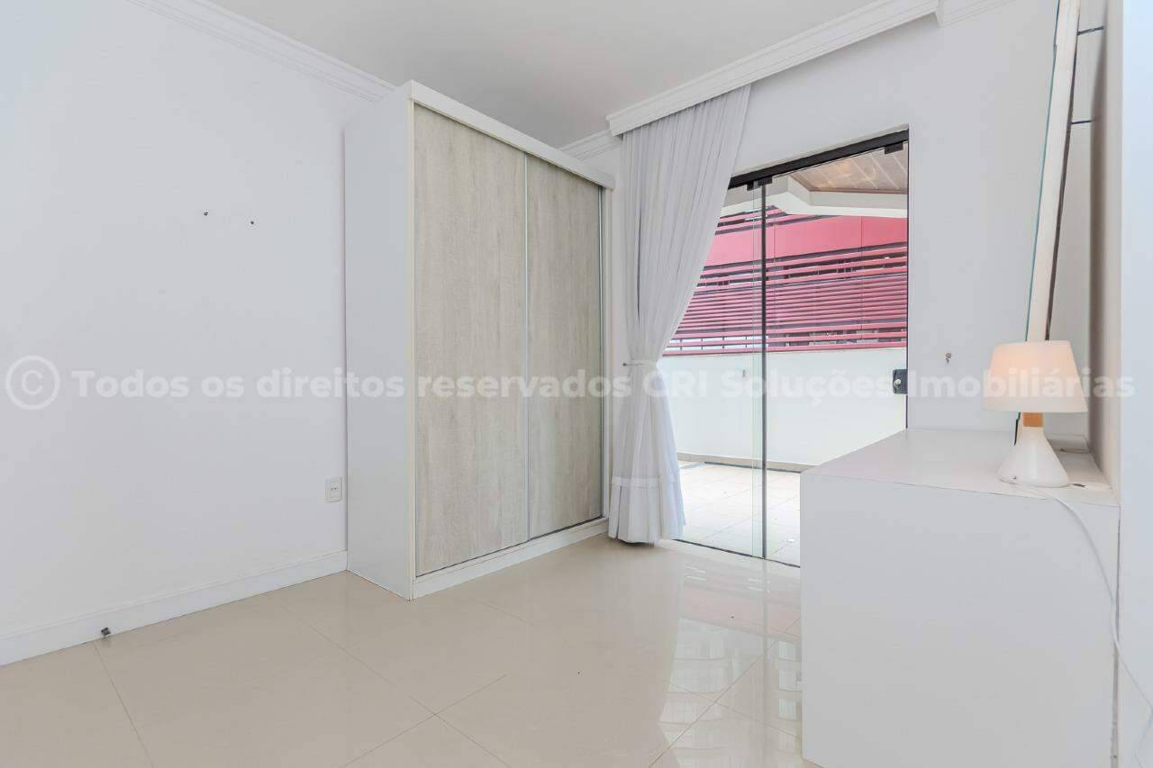 Foto do imóvel Apartamento Mobiliado Vista Mar á venda com 03 dormitórios no Edifício Torre de San Francisco na Barra Sul