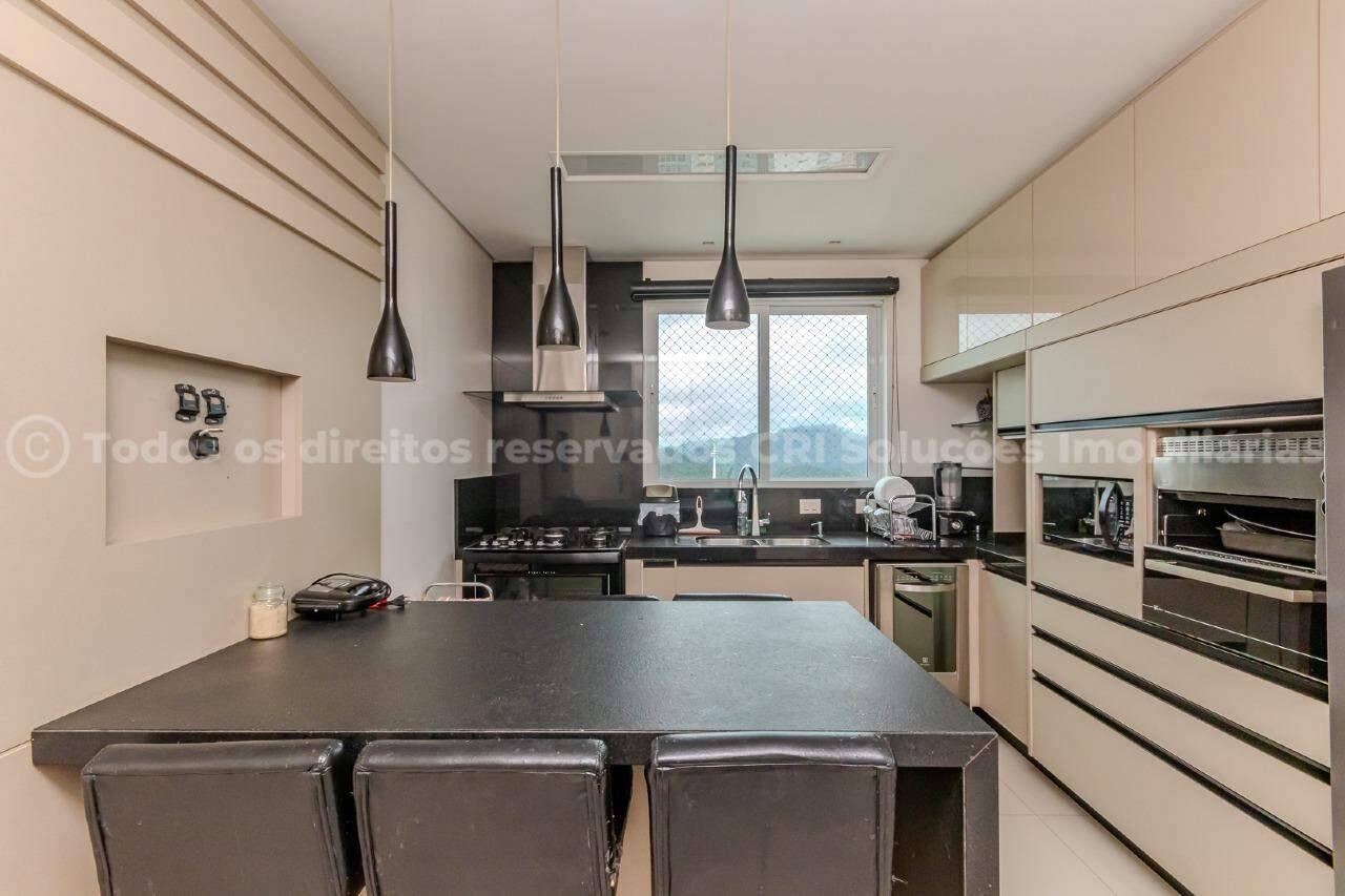 Foto do imóvel Apartamento Mobiliado com 04 dormitórios á venda no Villa Serena com Vista Mar em Balneário Camboriú 