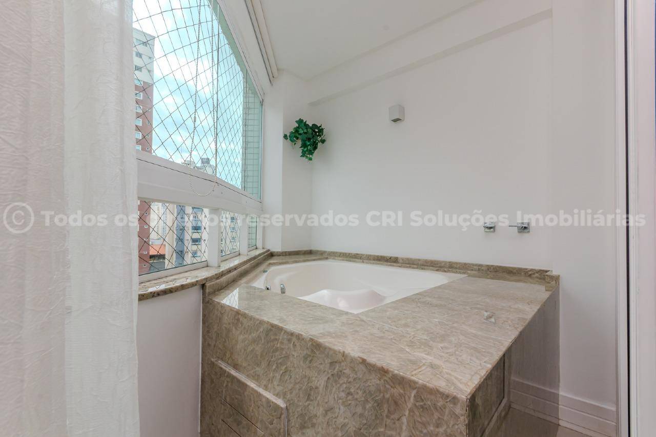 Foto do imóvel Apartamento 2 suítes no Residencial Porto Luna em Balneário Camboriú – 95m² mobiliado