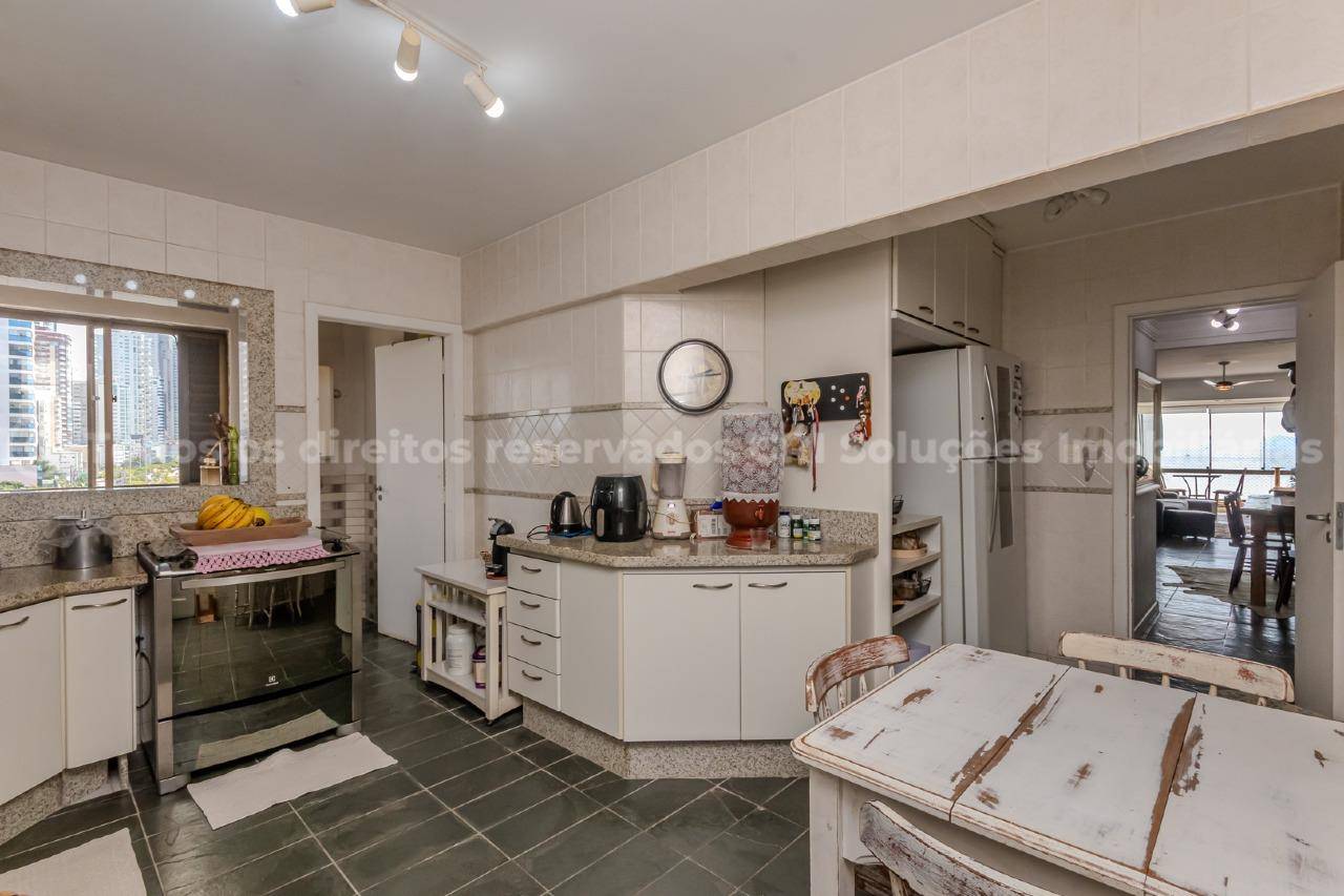 Foto do imóvel Apartamento Mobiliado Vista Mar com 03 dormitórios á venda no Edifício Ilha de São Sebastião na Barra Sul