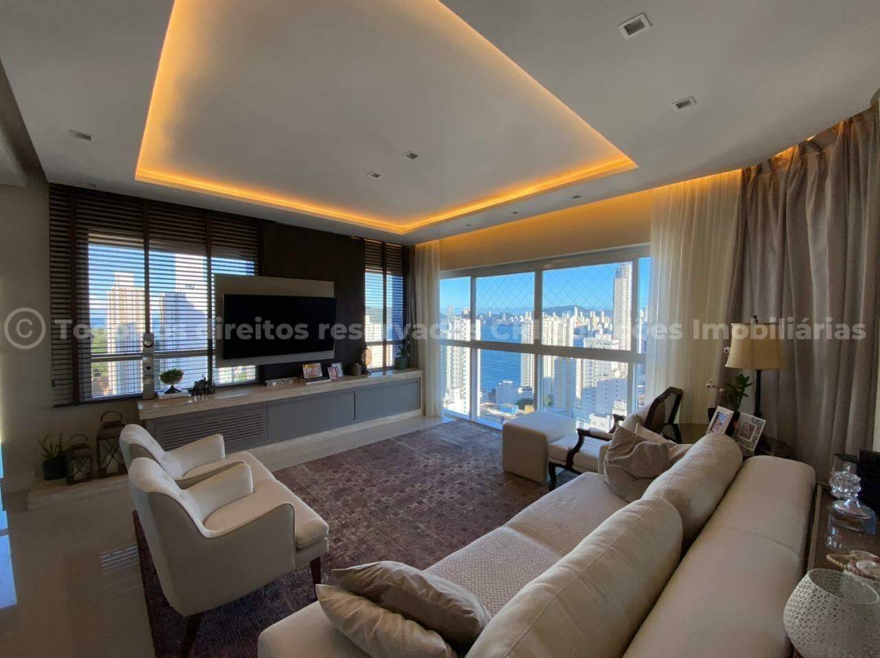 Apartamento com 3 suítes no Torre di Petra no Pioneiros em Balneário Camboriú