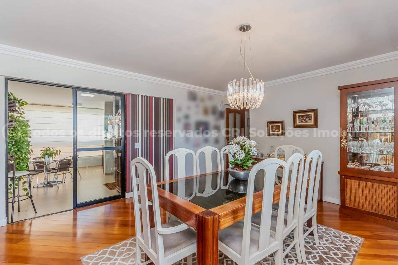 Apartamento mobiliado com 4 suítes no Edifício Residencial Ariribá no Fazenda em Itajaí