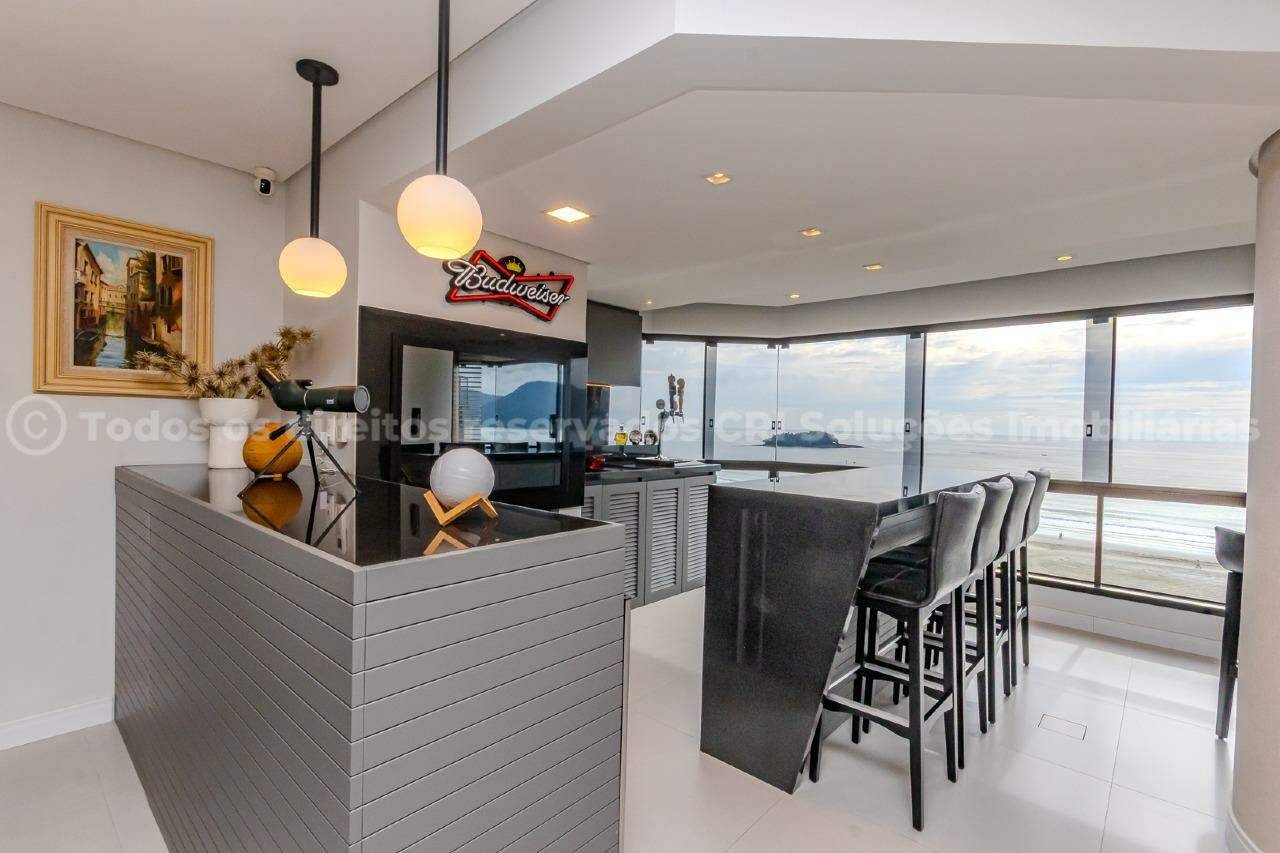 Foto do imóvel Apartamento mobiliado frehte mar com 4 Suítes no Edifício Nina Schürmann em Balneário Camboriú | Vida na praia