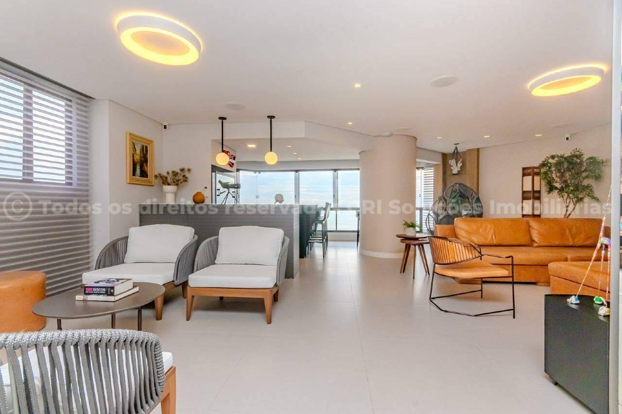 Foto do imóvel Apartamento mobiliado frehte mar com 4 Suítes no Edifício Nina Schürmann em Balneário Camboriú | Vida na praia