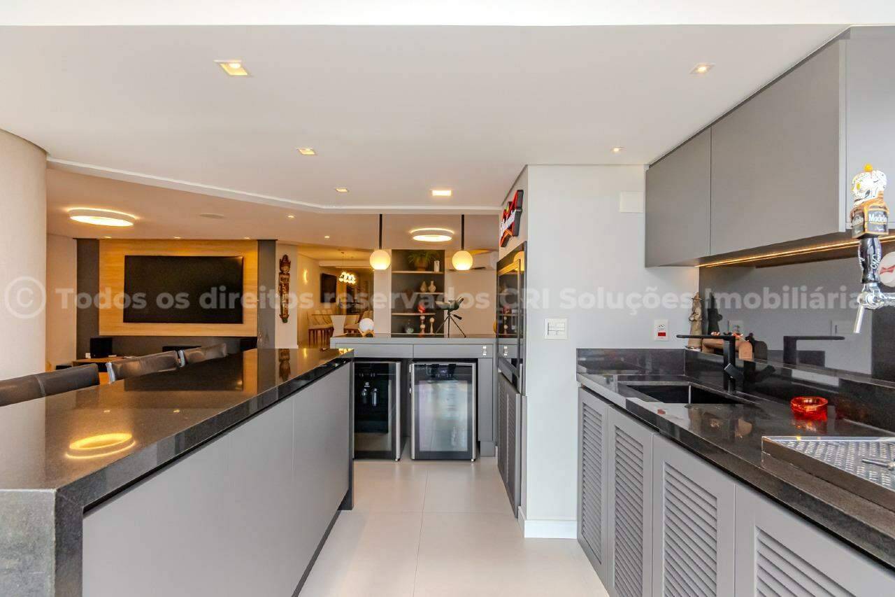 Foto do imóvel Apartamento mobiliado frehte mar com 4 Suítes no Edifício Nina Schürmann em Balneário Camboriú | Vida na praia