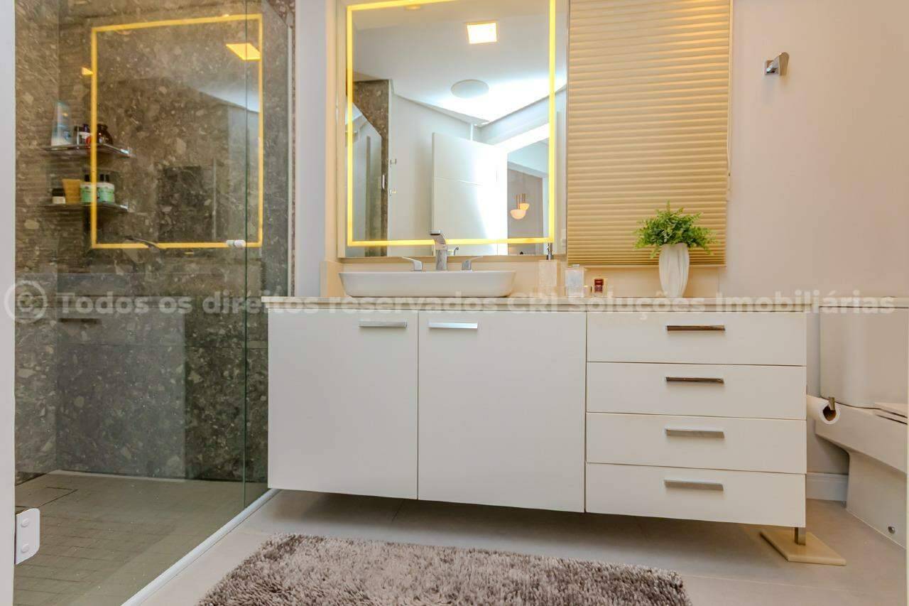 Foto do imóvel Apartamento mobiliado frehte mar com 4 Suítes no Edifício Nina Schürmann em Balneário Camboriú | Vida na praia