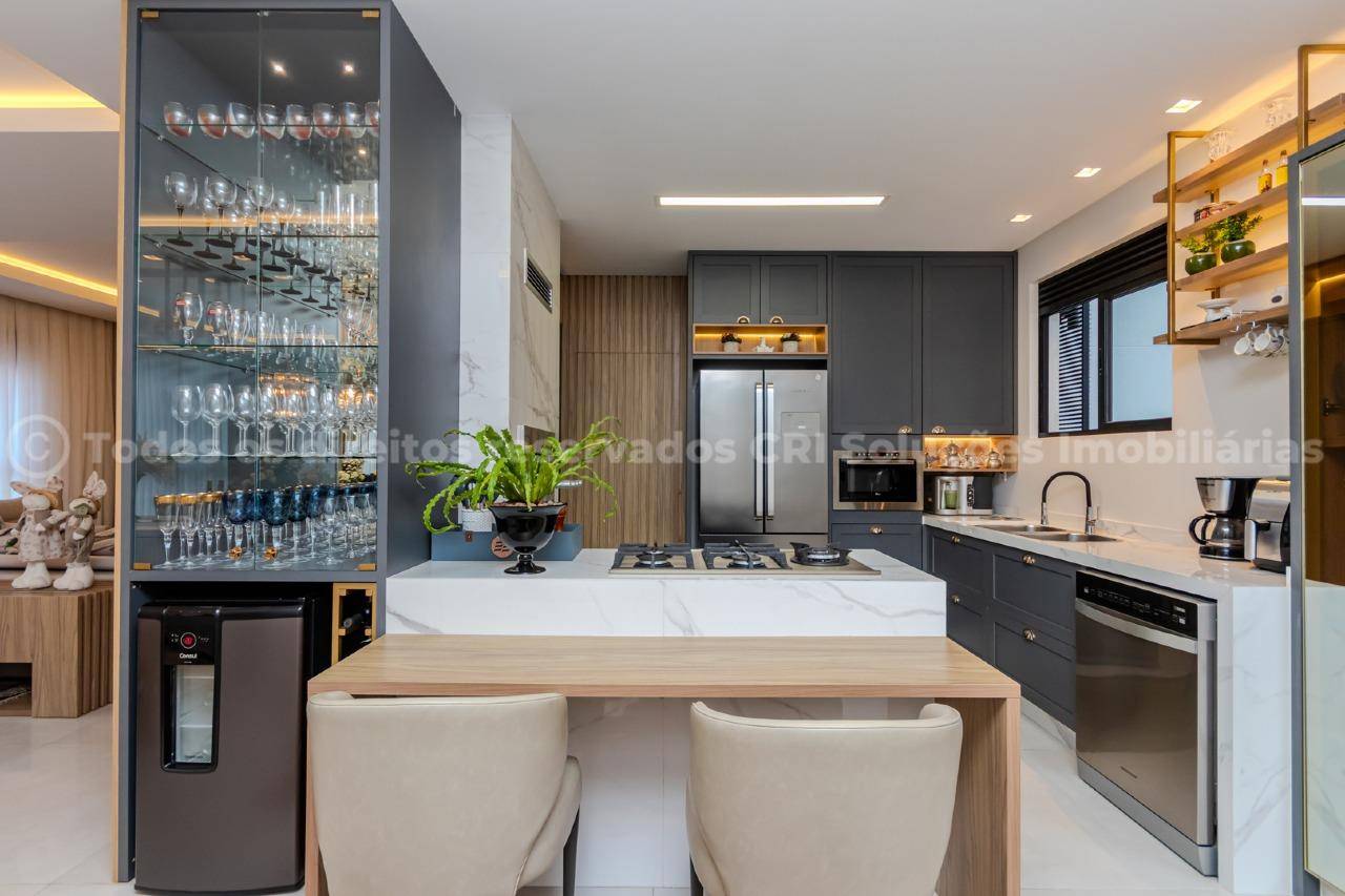Foto do imóvel Apartamento Mobiliado com 04 Dormitorios á venda no Edifício North Shore em Balneário Camboriu