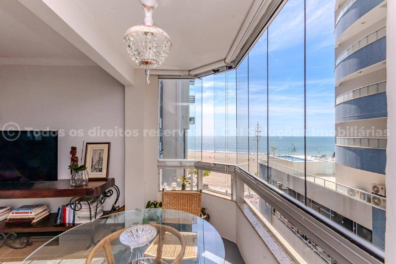 Apartamento Mobiliado com 03 quartos no Edifício Atlântico Sul na Barra Sul em Balneário Camboriú