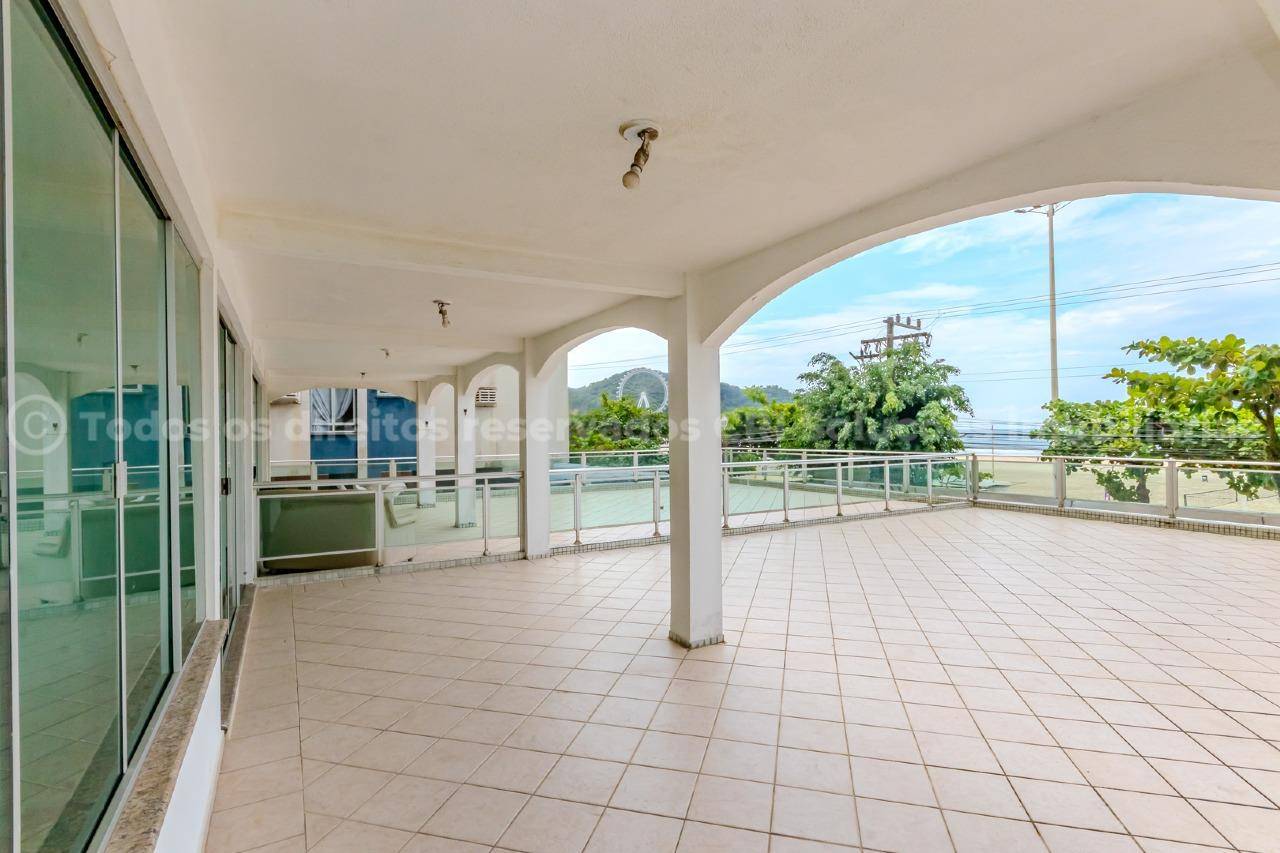 Foto do imóvel Apartamento Frente Mar á venda com 03 dormitórios no Edifício Albany em Balneário Camboriú