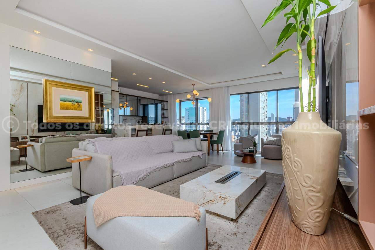 Foto do imóvel Apartamento a venda no Edifício Royal Tower com 04 Suítes no Centro de Balneário Camboriú.