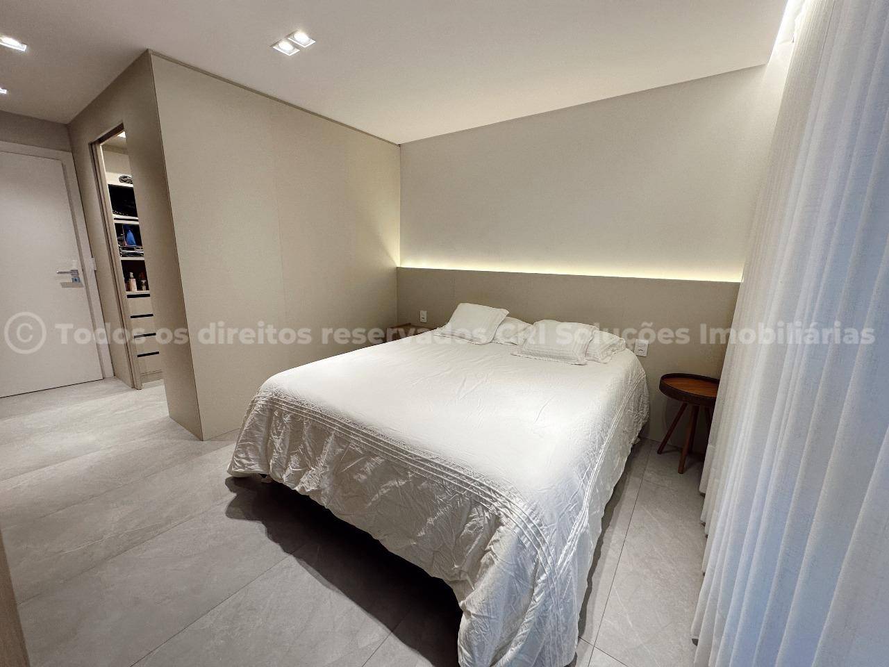 Foto do imóvel Apartamento Mobiliado com 2 Suítes à Venda no Edifício Saint Antoine na Praia Brava em Itajaí