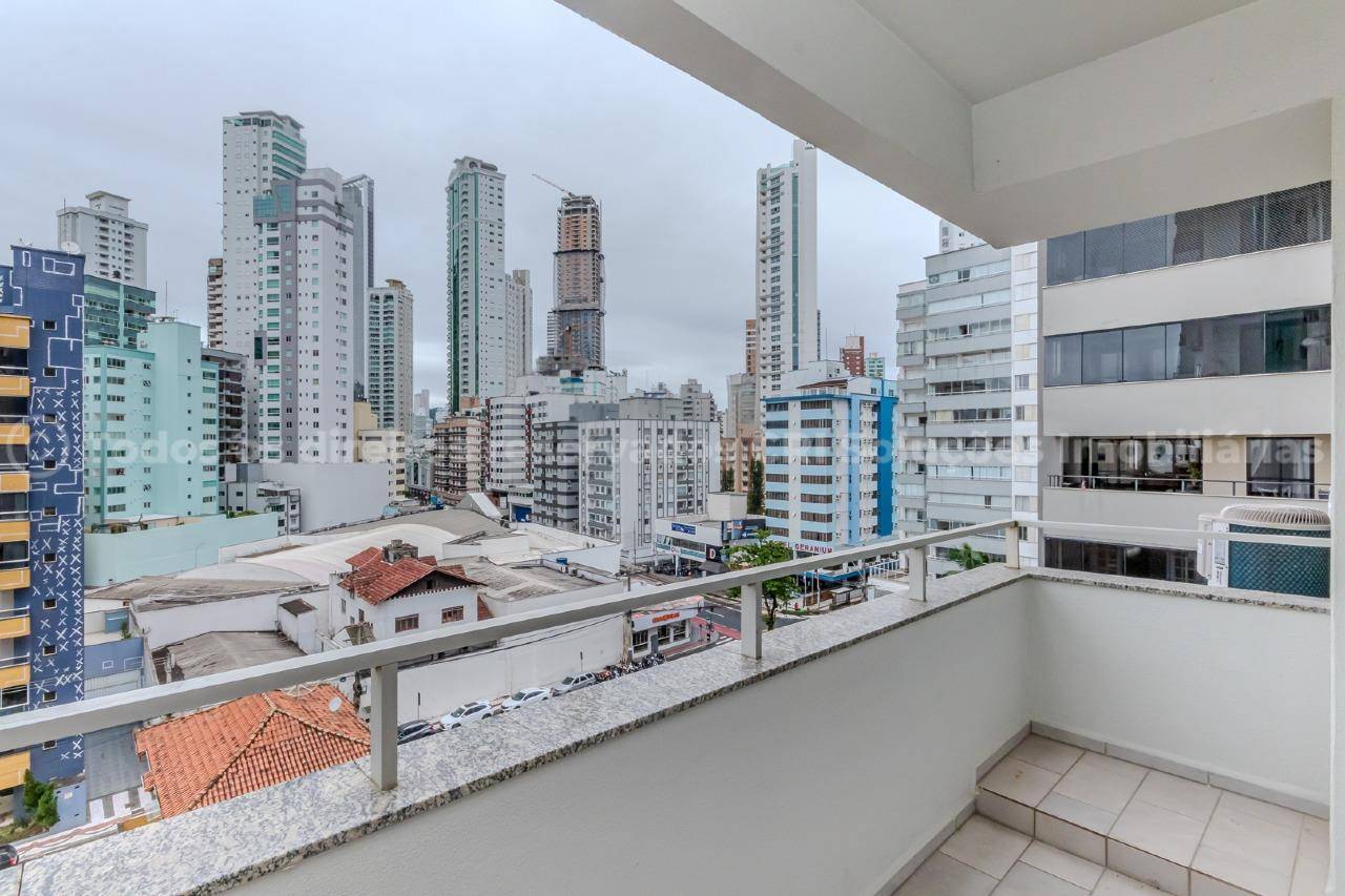 Foto do imóvel Apartamento no Edifício Marquesado em Balneário Camboriú – 2 dormitórios com vista para o mar