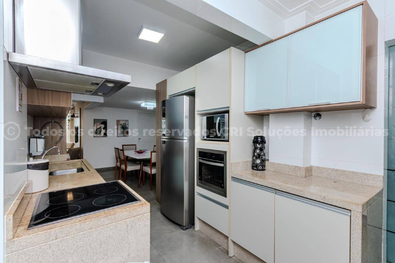 Foto do imóvel Apartamento Mobiliado com 03 Dormitórios á venda no Edifício Dona Rosinha no Centro em Balneário Camboriú