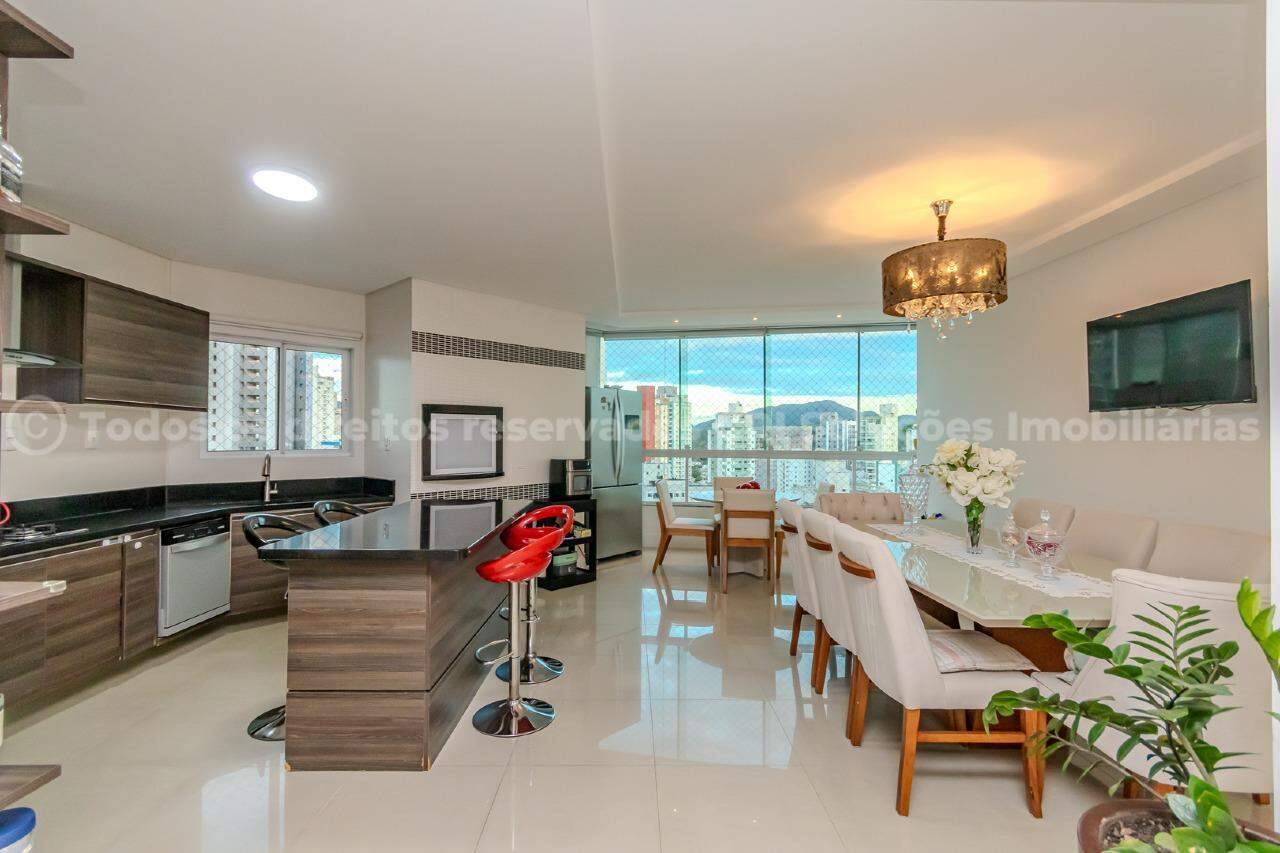 Apartamento com 3 suítes  no Vila Malbec no Centro em Balneário Camboriú 